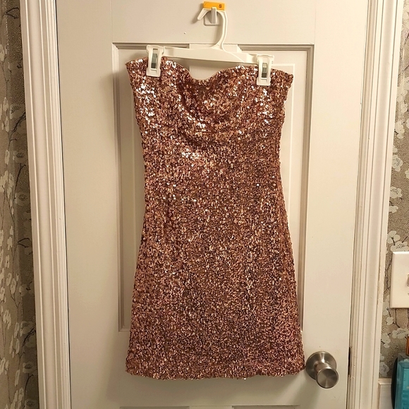 forever 21 rose gold sequin dress Forever 21 Rose Gold Champagne Sequin Shift Dress Open Back Plunging V Neck S